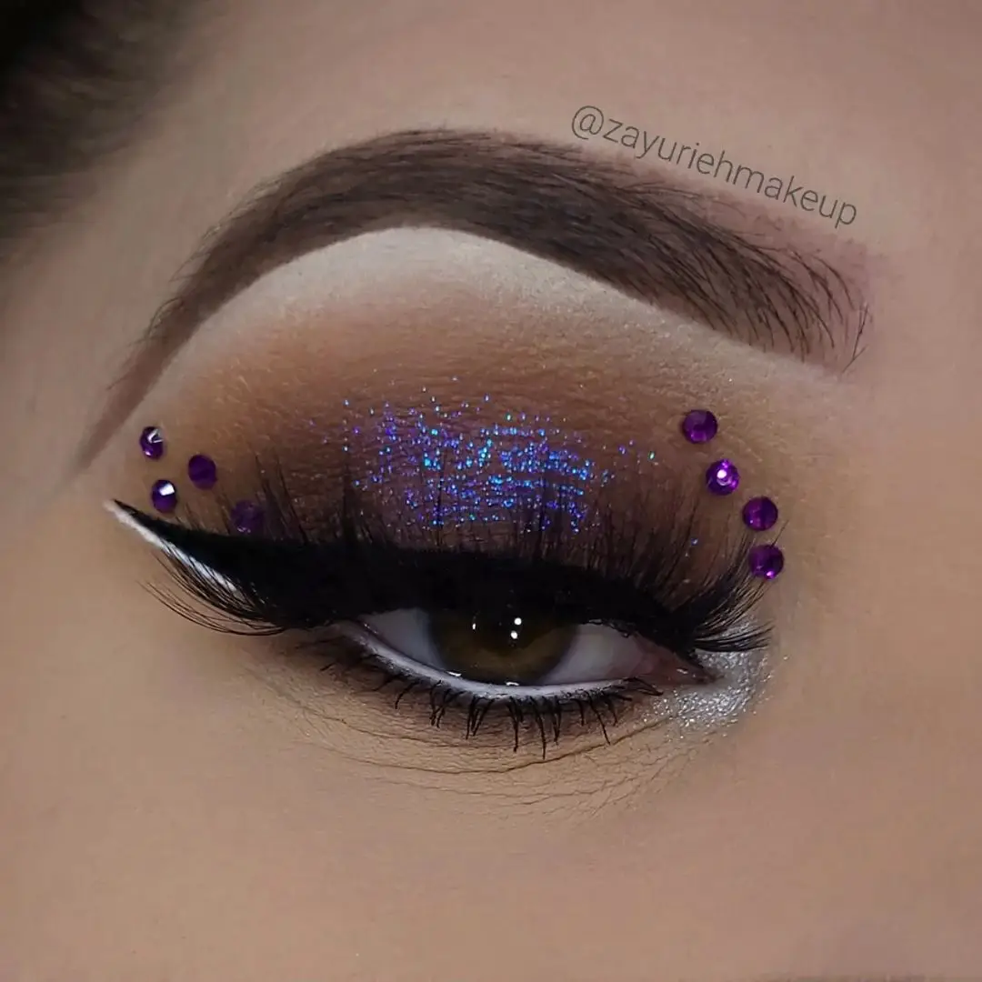 false lashes look